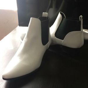 Qupid white booties